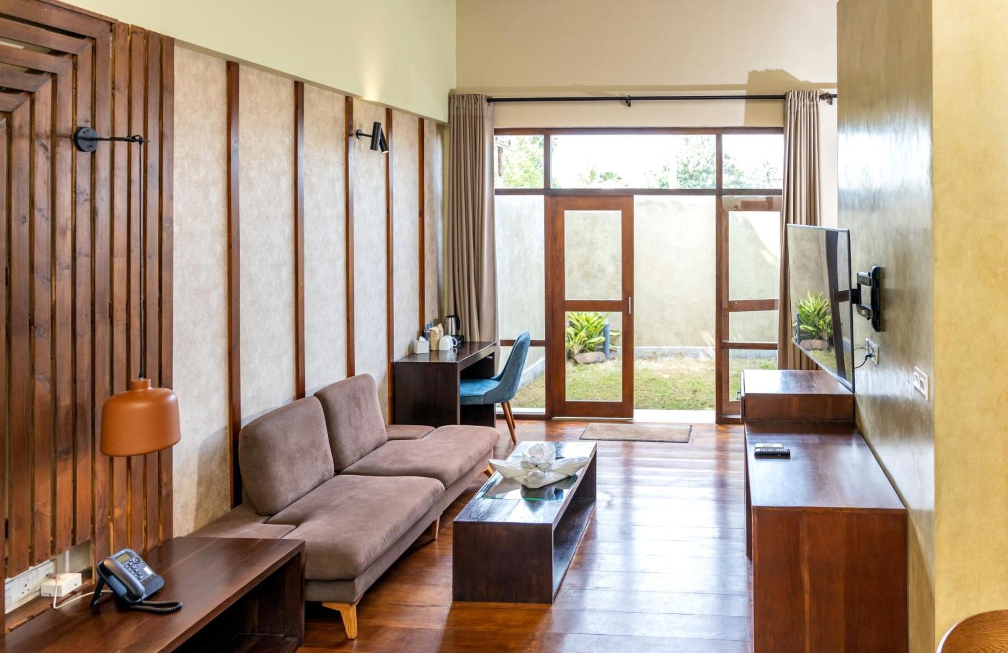 Seahorse Hotel & Spa Negombo Esterno foto
