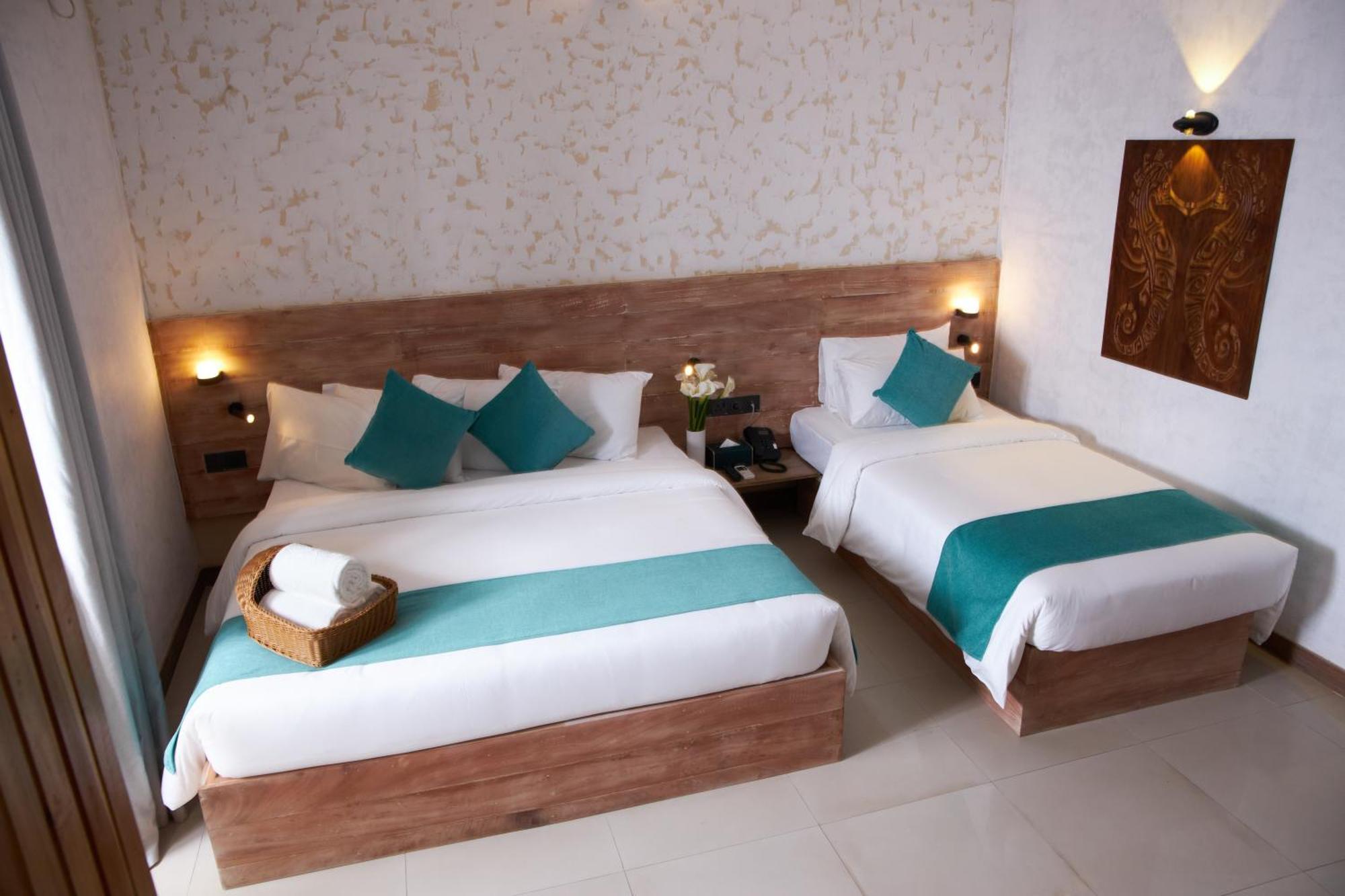 Seahorse Hotel & Spa Negombo Esterno foto