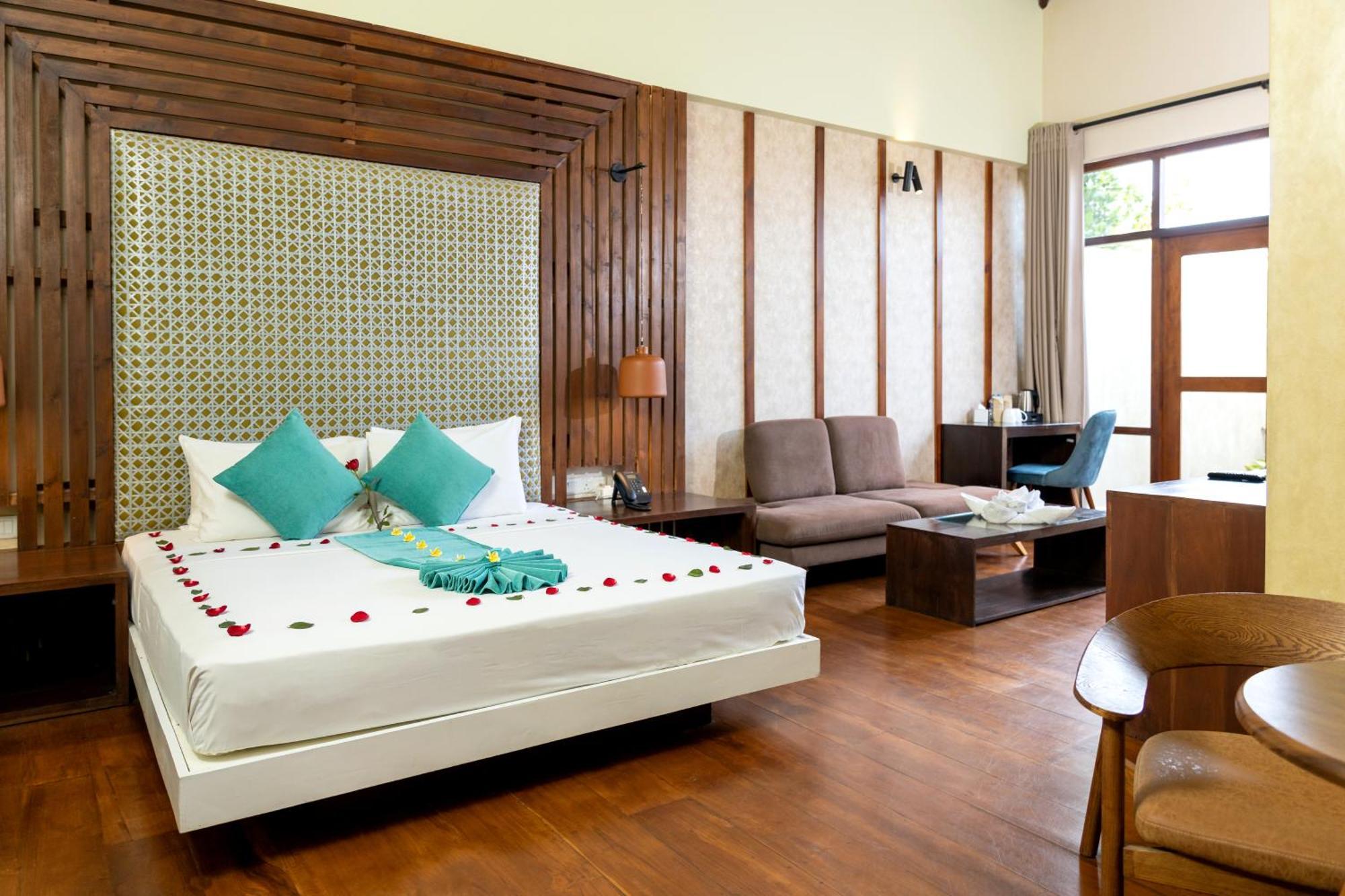 Seahorse Hotel & Spa Negombo Esterno foto