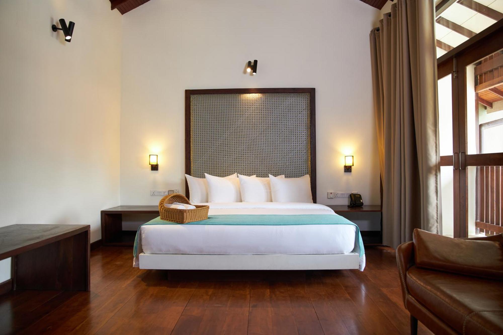 Seahorse Hotel & Spa Negombo Esterno foto
