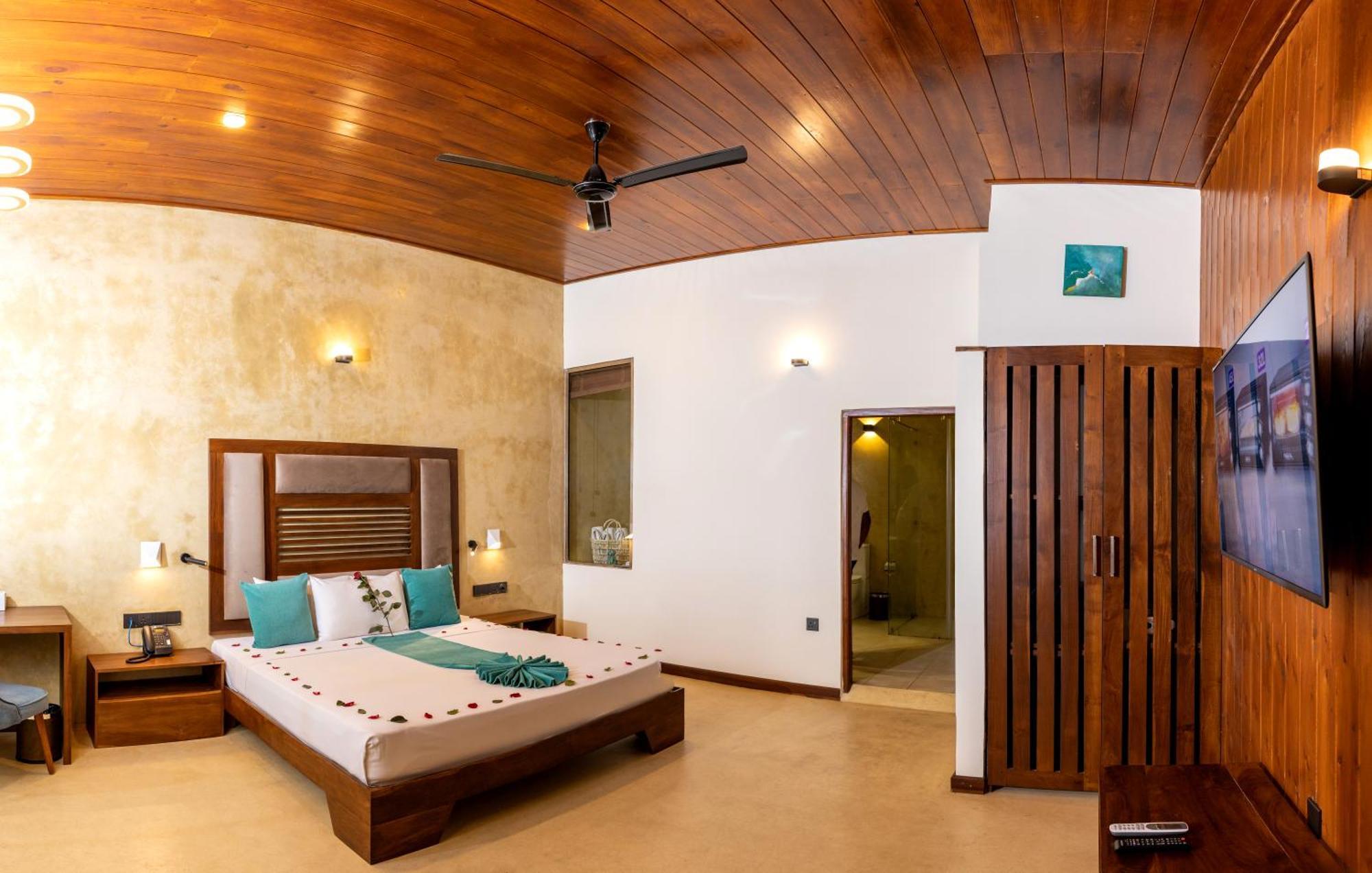 Seahorse Hotel & Spa Negombo Esterno foto
