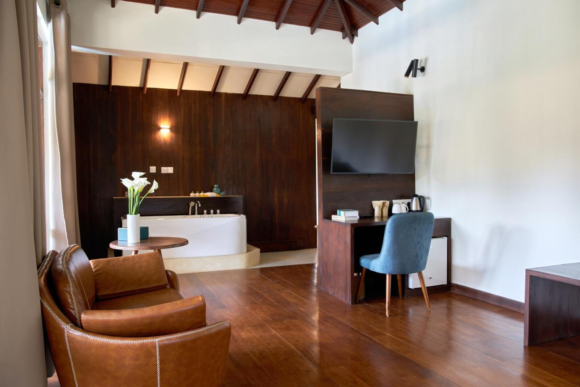 Seahorse Hotel & Spa Negombo Esterno foto