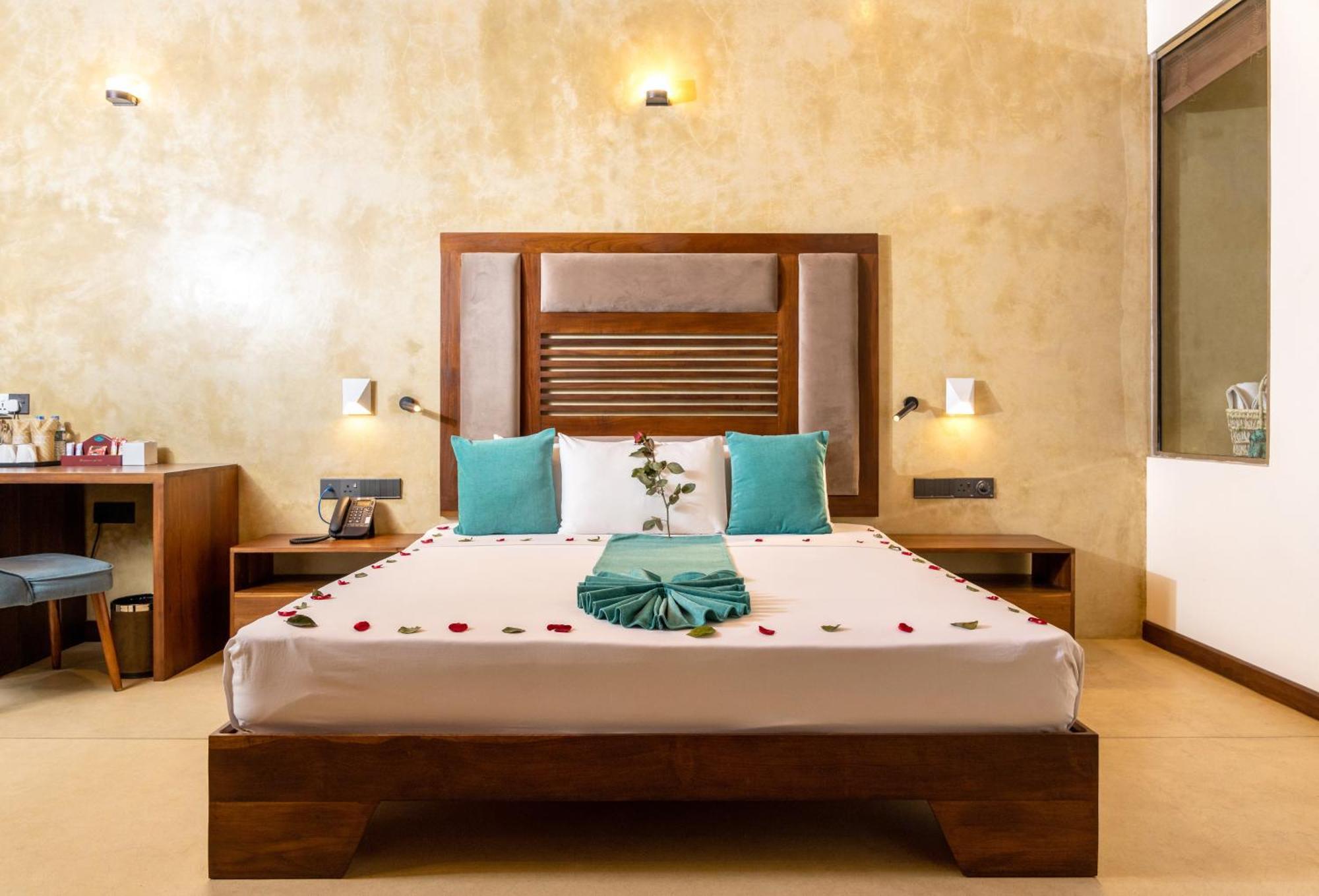 Seahorse Hotel & Spa Negombo Esterno foto
