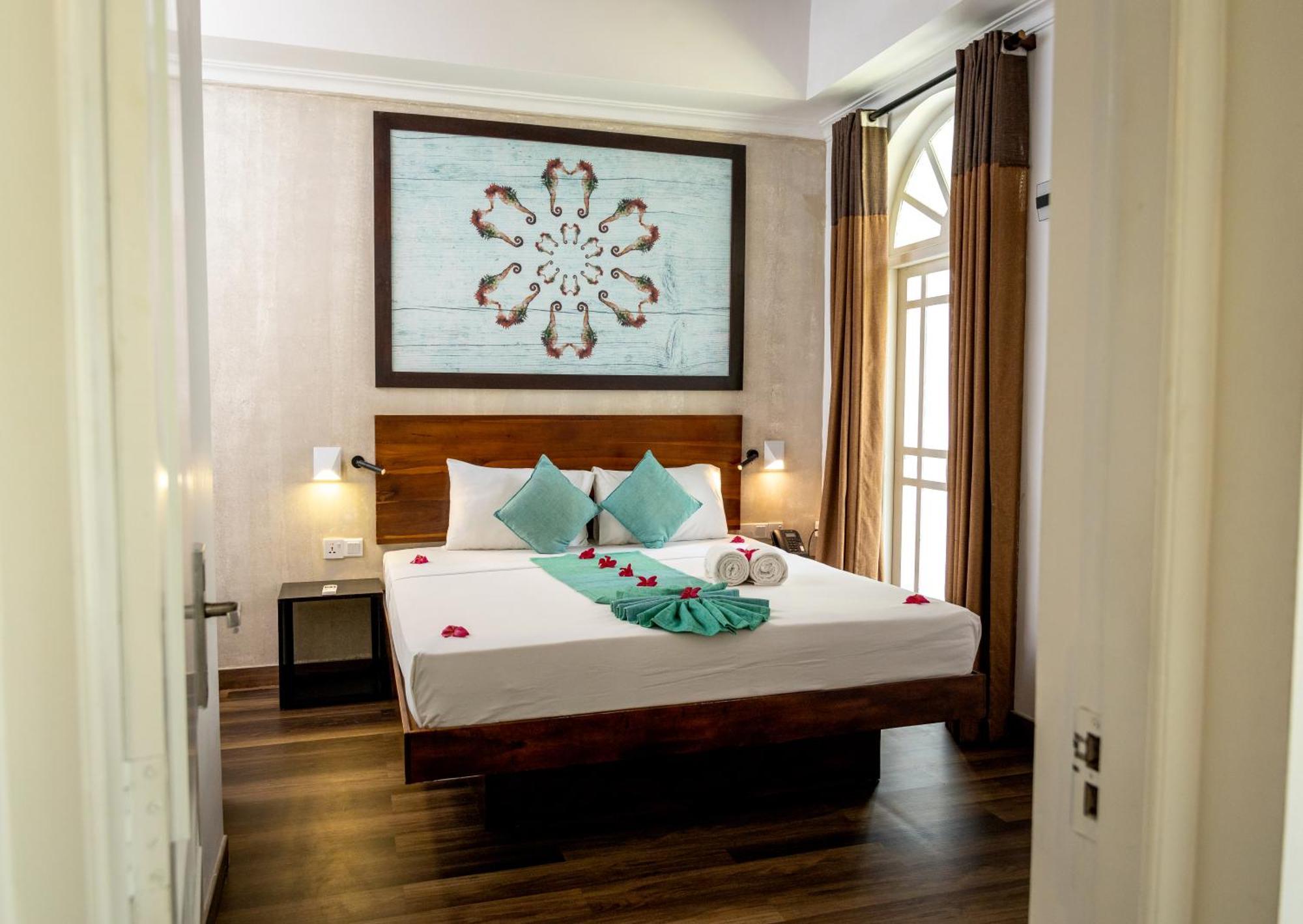 Seahorse Hotel & Spa Negombo Esterno foto