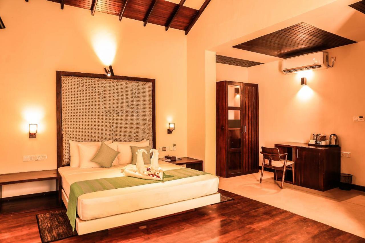Seahorse Hotel & Spa Negombo Esterno foto