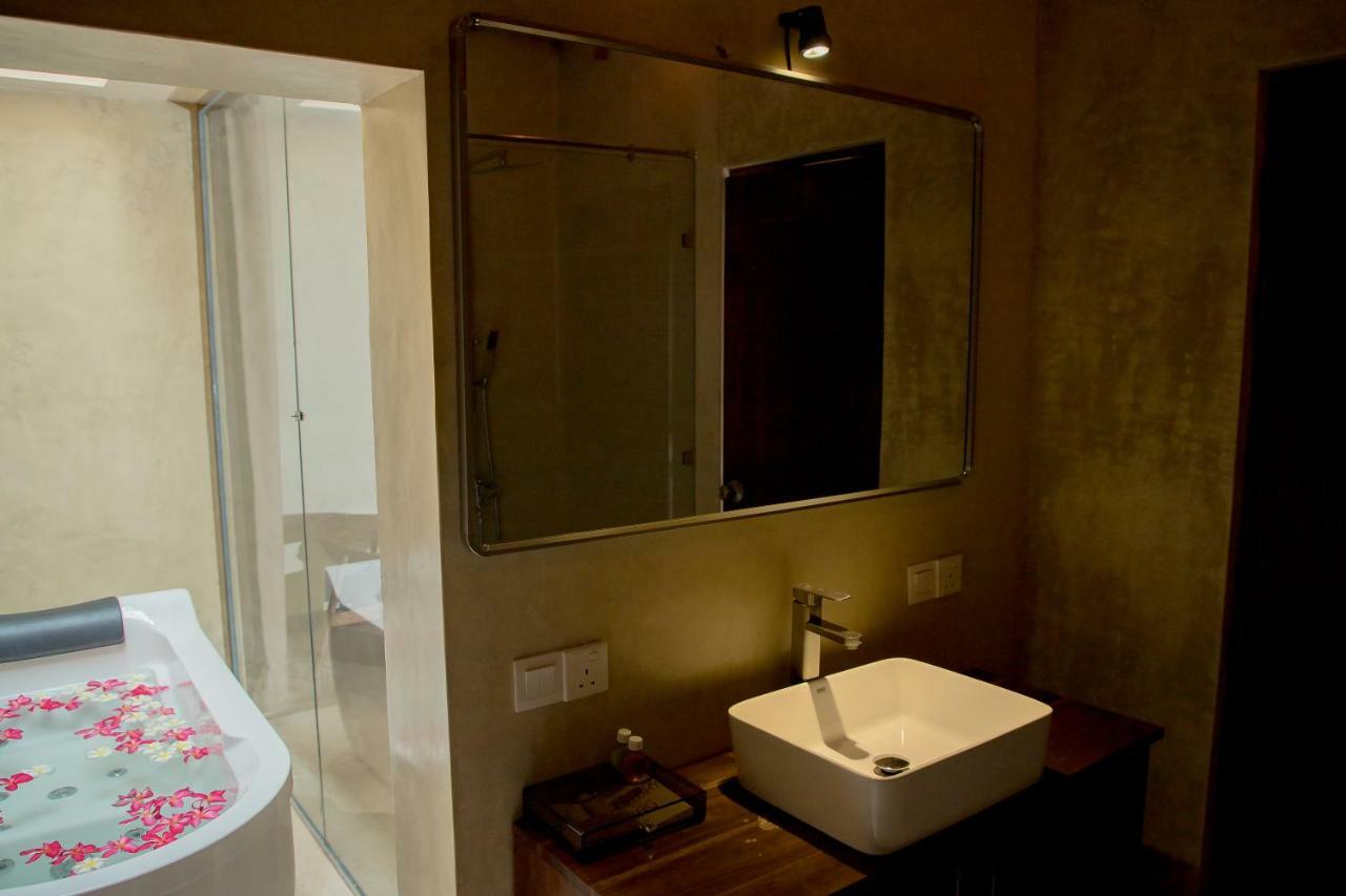 Seahorse Hotel & Spa Negombo Esterno foto
