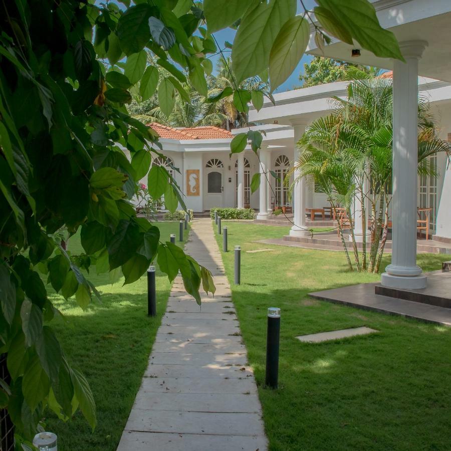 Seahorse Hotel & Spa Negombo Esterno foto