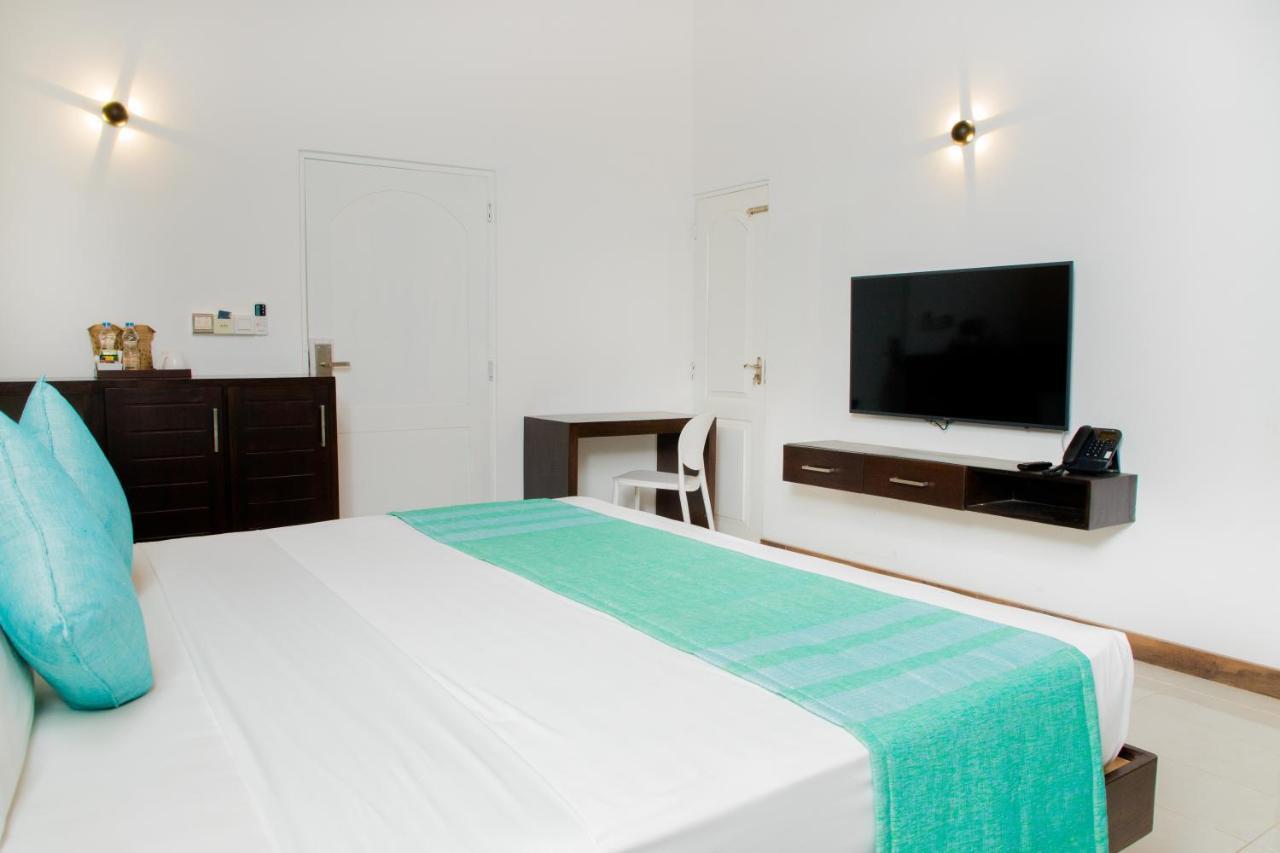 Seahorse Hotel & Spa Negombo Esterno foto