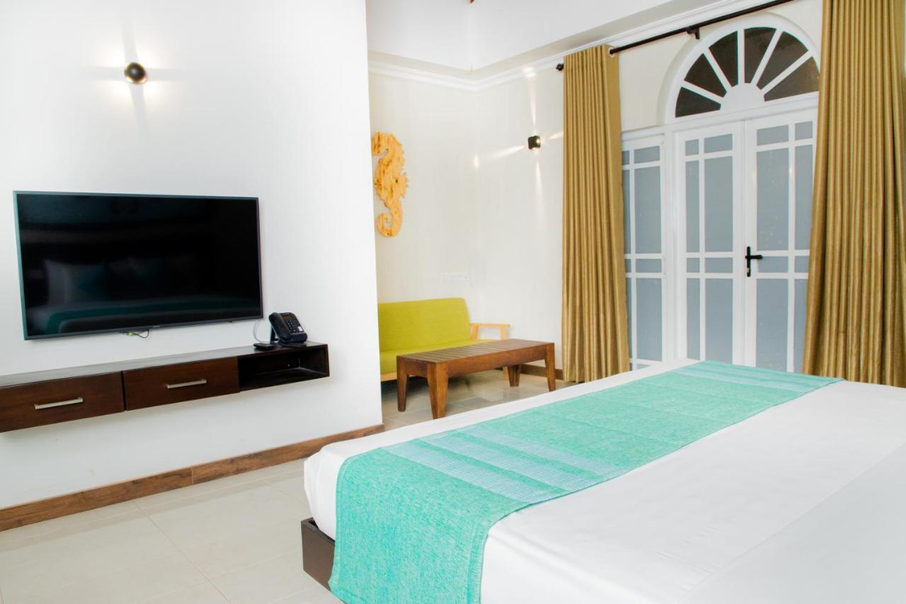 Seahorse Hotel & Spa Negombo Esterno foto