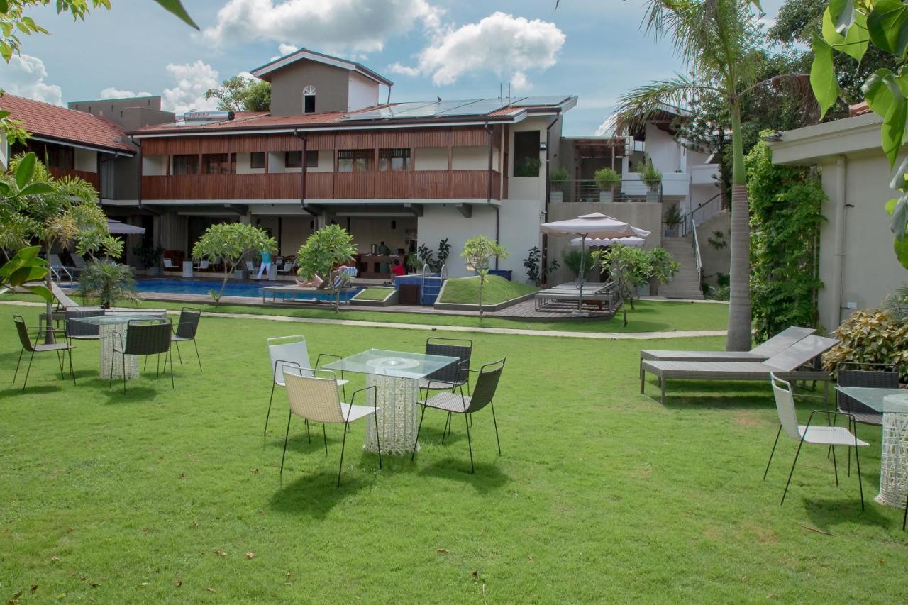 Seahorse Hotel & Spa Negombo Esterno foto